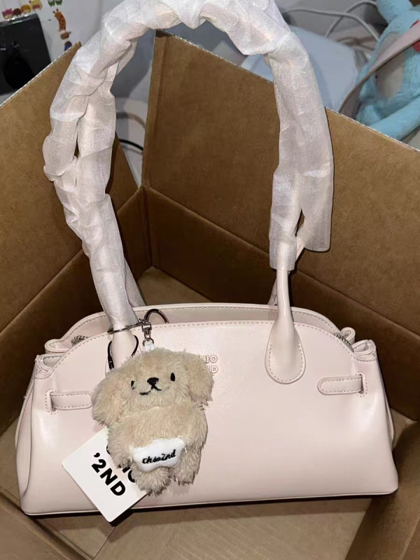 Tote torba PU koža, poliester podstava, zatvarač, proljeće 2025