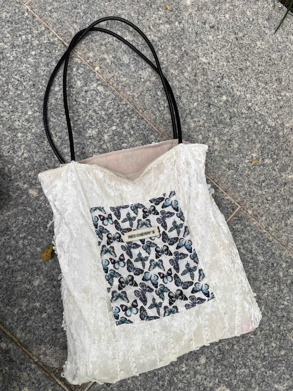 Unisex velurova Tote torba, vodoravni kvadratni oblik, otvoreni vrh, džep sa zatvaračem, poliester podstava, trodimenzionalni vanjski dio, dvostruke naramenice