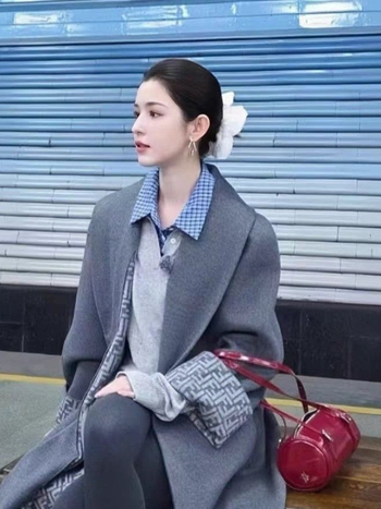 PU torbica za podlakticu, vodoravnog kvadratnog oblika, zatvaranje na zip, džep za mobitel, poliester podstava