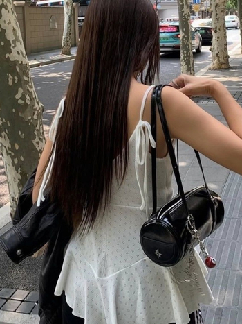 PU torbica za podlakticu, vodoravnog kvadratnog oblika, zatvaranje na zip, džep za mobitel, poliester podstava