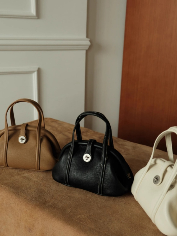 Crossbody torba u obliku knedle, PU materijal, magnetska kopča, poliester podstava, unutarnja džep na zip