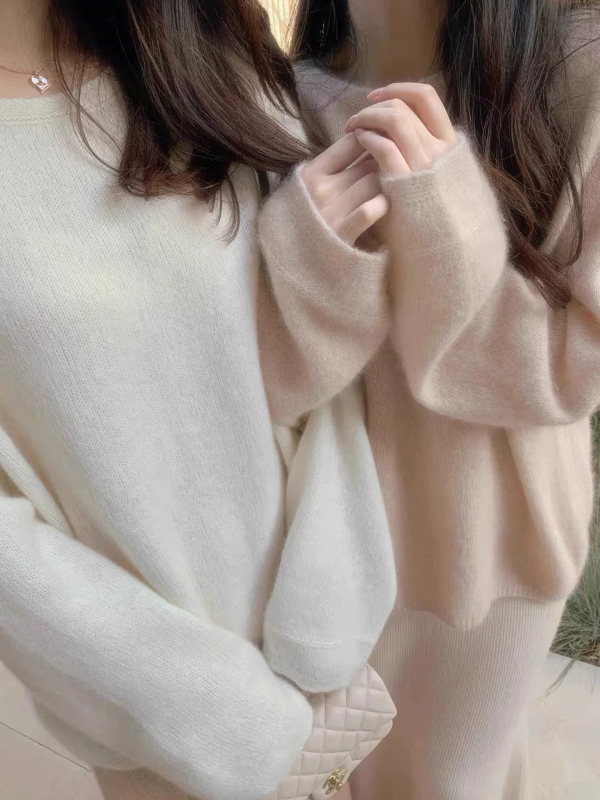 Pulover od čiste vune 95%+, slobodan kroj, okrugli izrez, dugi rukavi