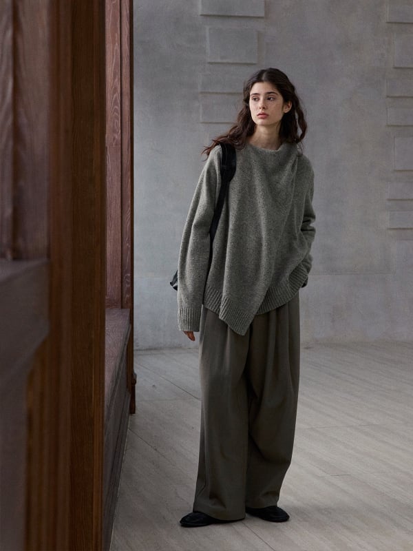Vuneni pulover s ovratnikom-šalom, nepravilnog dizajna, dugih rukava, elegantan gradski stil