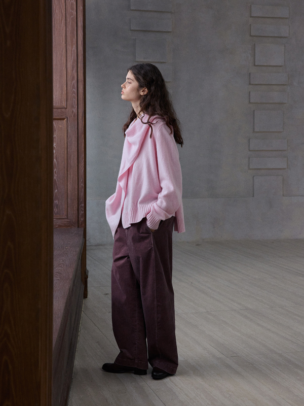 Vuneni pulover s ovratnikom-šalom, nepravilnog dizajna, dugih rukava, elegantan gradski stil