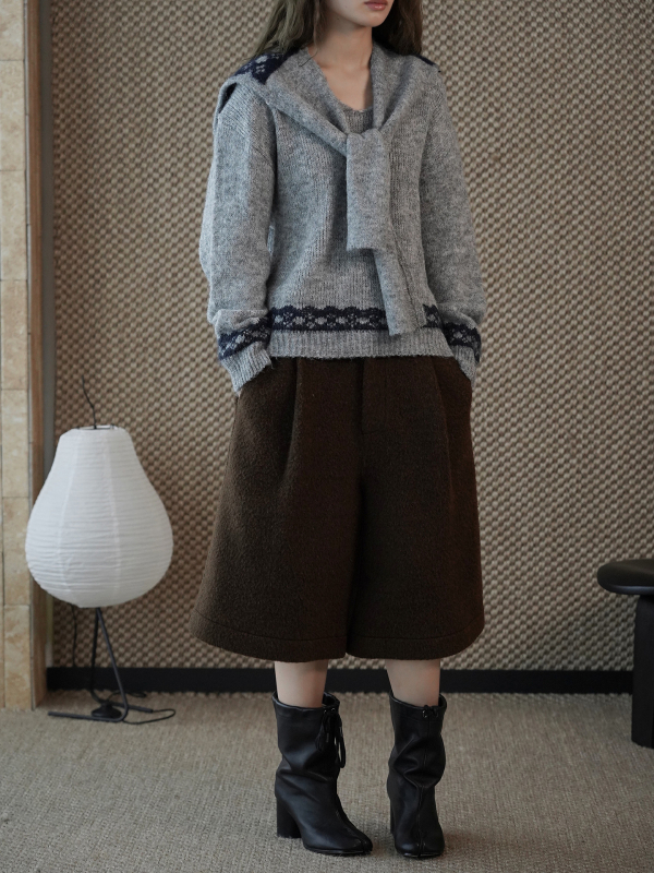 Ženski pulover od vunene smeše, debeo, s kapuljom, dugi rukavi, standardna duljina