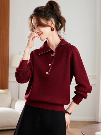 Pleteni top s poluzipom i ovratnikom s reverom, jednobojni uzorak, dugi rukavi, debeli pleteni materijal, jesen-zima 2025