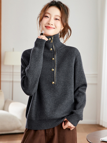 Pleteni top s poluzipom i ovratnikom s reverom, jednobojni uzorak, dugi rukavi, debeli pleteni materijal, jesen-zima 2025