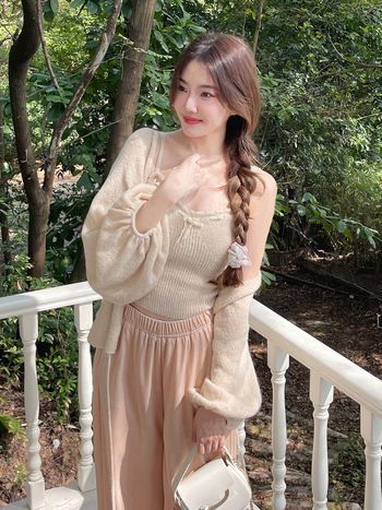 Ženski kardigan-pulover od Mohair/Nylon smjese, slobodan kroj, dugi rukavi, bez ovratnika