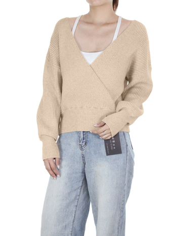 Džemper uskog kroja, V-izrez, dugi rukav, jednobojan, pleteni materijal od viskoze i poliestera.