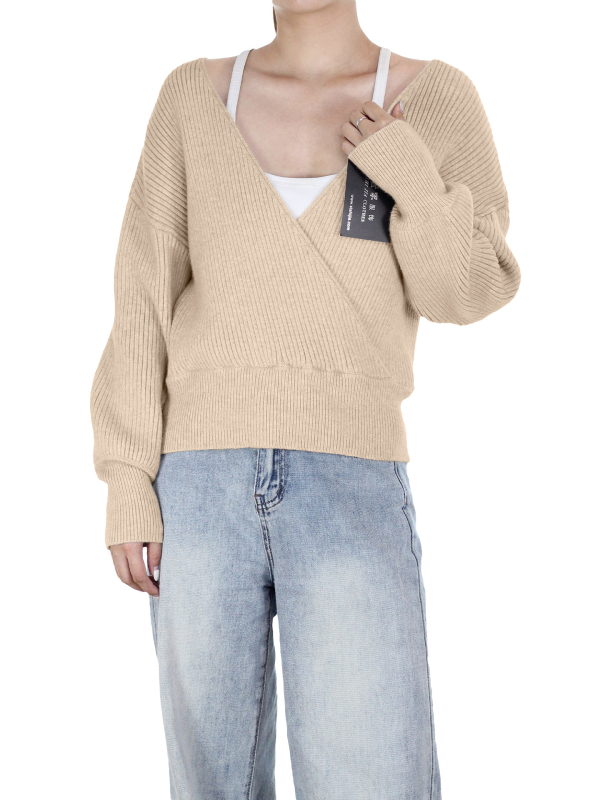 Džemper uskog kroja, V-izrez, dugi rukav, jednobojan, pleteni materijal od viskoze i poliestera.