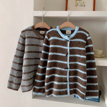 Cardigan džemper s kopčom od roga, prugasto karirani uzorak, Arctic fleece tkanina, široki kroj