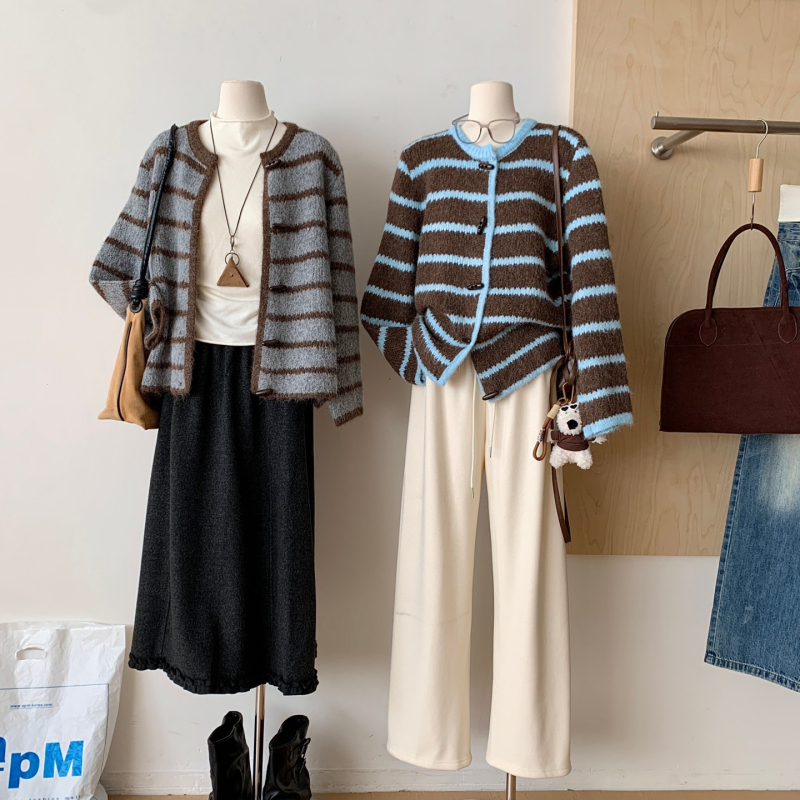 Cardigan džemper s kopčom od roga, prugasto karirani uzorak, Arctic fleece tkanina, široki kroj