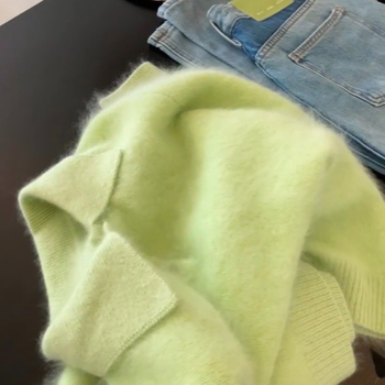 Nothing pulover s polo ovratnikom - vlakno od poliestera, 70–80% poliestera, dugi rukav, uobičajena debljina