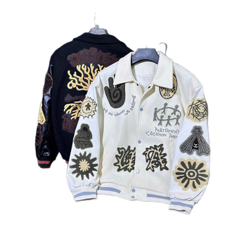 Baseball jakna, slobodan kroj, pamukasta tkanina, podstava od 100% pamuka, rever ovratnik, patchwork vezenje, urbani stil, jesen 2025