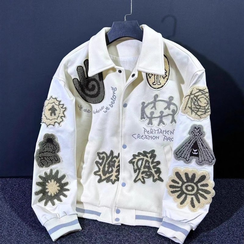 Baseball jakna, slobodan kroj, pamukasta tkanina, podstava od 100% pamuka, rever ovratnik, patchwork vezenje, urbani stil, jesen 2025