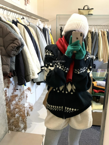 Korejski ležerni džemper s jacquardom Fair Isle, ovratnik i zatvarač (Jacquard Fair Isle; ovratnik; zatvarač; akrilna vlakna; slobodan kroj)