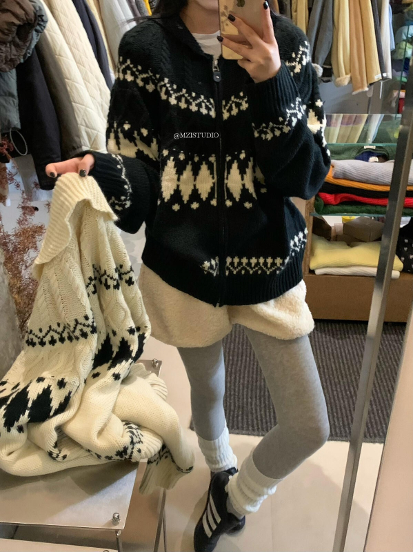 Korejski ležerni džemper s jacquardom Fair Isle, ovratnik i zatvarač (Jacquard Fair Isle; ovratnik; zatvarač; akrilna vlakna; slobodan kroj)