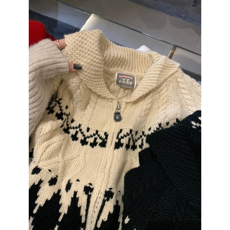 Korejski ležerni džemper s jacquardom Fair Isle, ovratnik i zatvarač (Jacquard Fair Isle; ovratnik; zatvarač; akrilna vlakna; slobodan kroj)