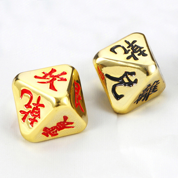 Čvrsta mesingana višestrana kocka — metalni rekvizit za igru i ukrasni predmet