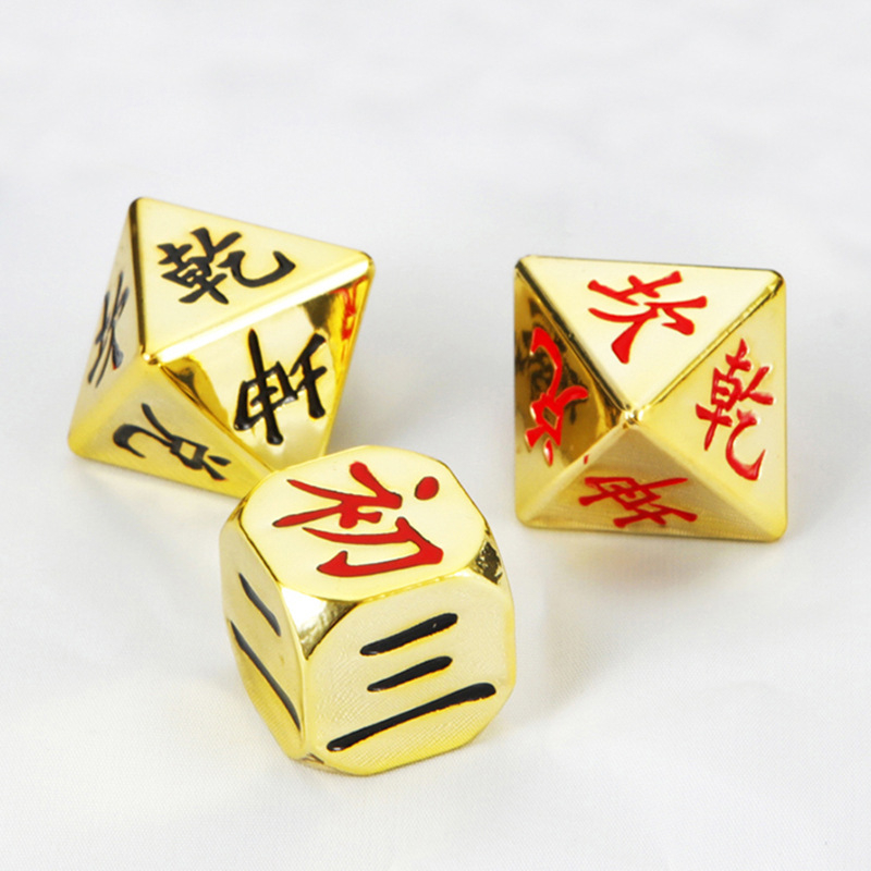 Čvrsta mesingana višestrana kocka — metalni rekvizit za igru i ukrasni predmet