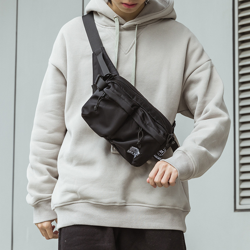 Muška crossbody torba — Oxford platno, vodoravni kvadratni oblik, zatvaranje zatvaračem, unutarnji džepovi: zip džep, džep za telefon, džep za ID; jedan remen