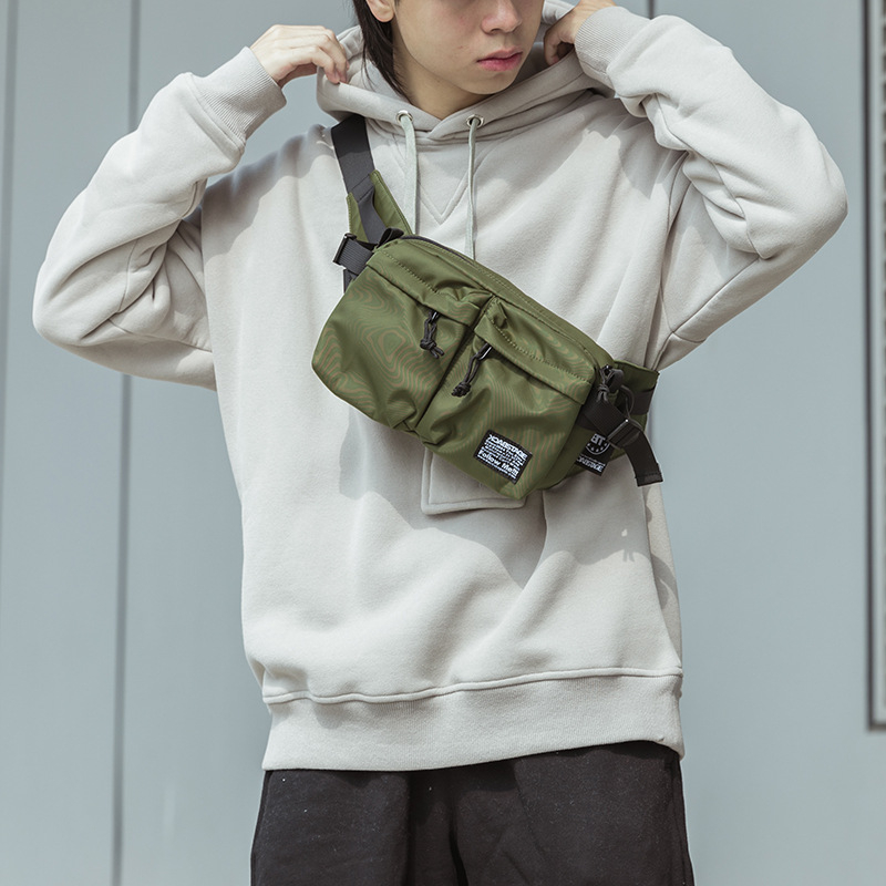 Muška crossbody torba — Oxford platno, vodoravni kvadratni oblik, zatvaranje zatvaračem, unutarnji džepovi: zip džep, džep za telefon, džep za ID; jedan remen