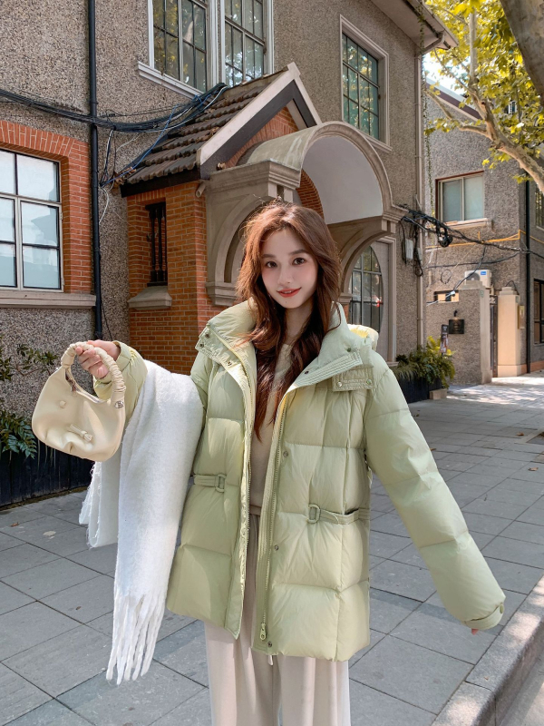 Geacă de iarnă pentru femei cu glugă, lungime midi, din puf de rață, material nylon, 86–90% puf, lungime 65–80 cm