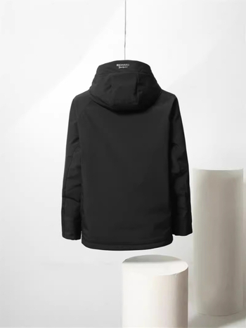 Muško kapuljačasto jakna s perjem od bijele patke, sadržaj perja 85–90%, gustoća punjenja 600, materijal 100% poliester, zaštita od hladnoće (-20°C do -5°C).