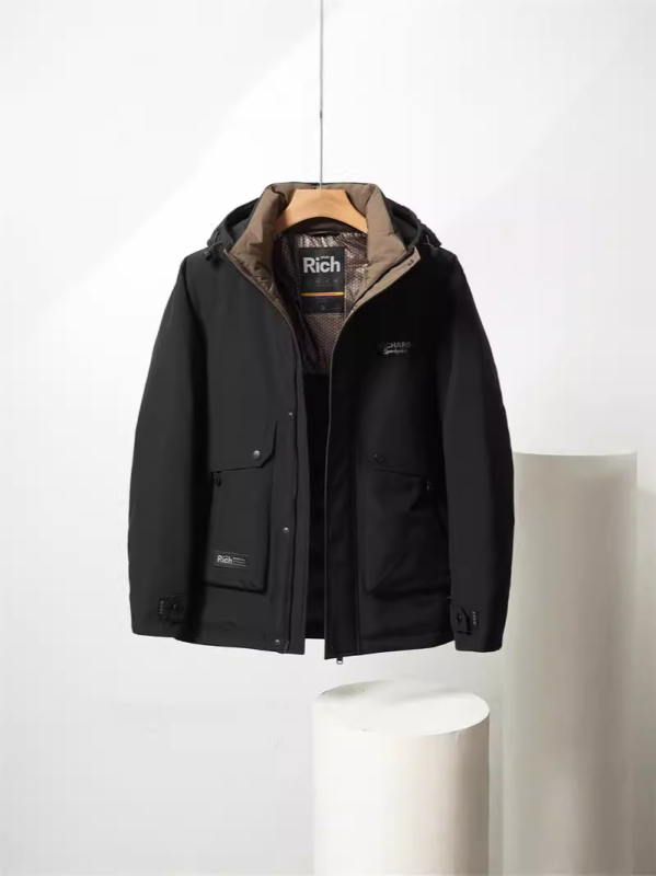 Muško kapuljačasto jakna s perjem od bijele patke, sadržaj perja 85–90%, gustoća punjenja 600, materijal 100% poliester, zaštita od hladnoće (-20°C do -5°C).