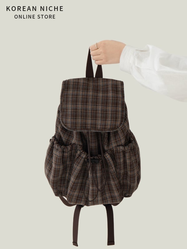 Ruksak u urbanističkom minimalističkom stilu, poliester, magnetska kopča za otvaranje, unutarnji džep sa zatvaračem i džep za dokumente, otporan na habanje