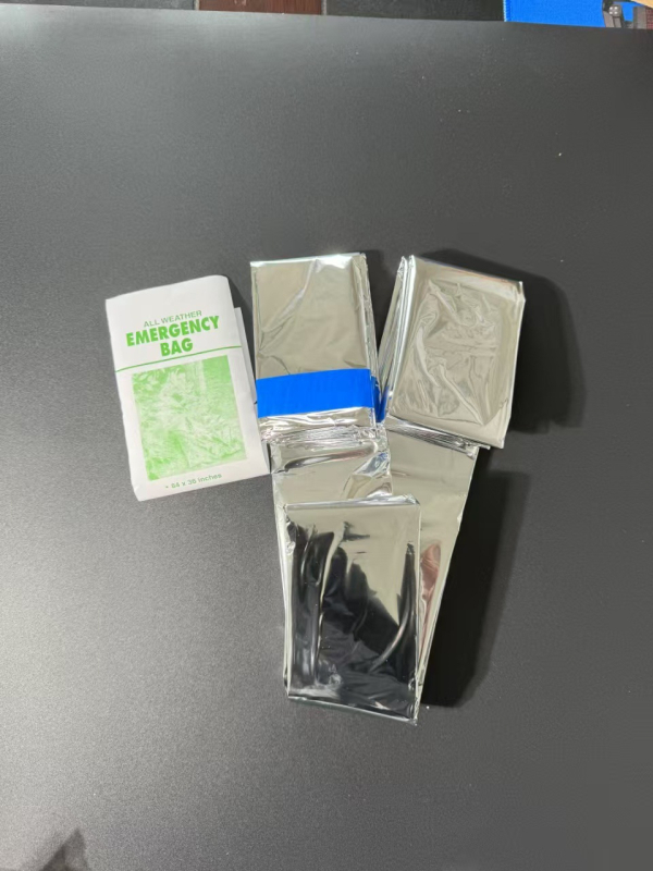 Vanjski hitni spavaći vreć, izolirani, oblik omotnice, za odrasle (Podstava: PE aluminijska folija; Materijal: PET aluminijska folija; Težina: 120 g)