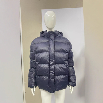 Pamut-párnázott kabát kapucnival, külső nylon anyag, cipzár, poliészter töltet