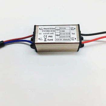 DC-DC Boost tápegység alacsonyfeszültségű napelemes közvilágításra, IP66 vízálló, 50W, bemenet 12–24V, külső szerelés