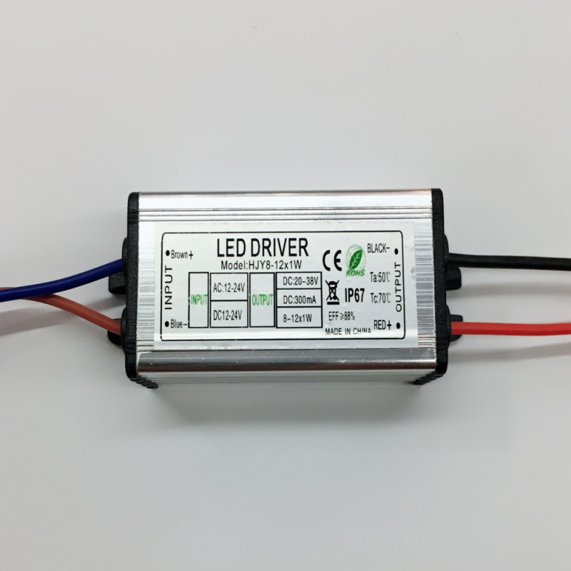 DC-DC Boost tápegység alacsonyfeszültségű napelemes közvilágításra, IP66 vízálló, 50W, bemenet 12–24V, külső szerelés