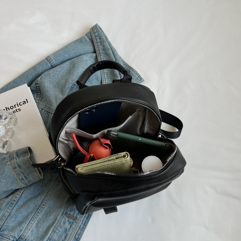 Női PU bőr hátizsák texturált felülettel, divatos könnyű luxus minimalist dizájn; kapacitás 20–35 L; elfér akár 8 hüvelykes laptop; légáteresztő; görbült vállpánt