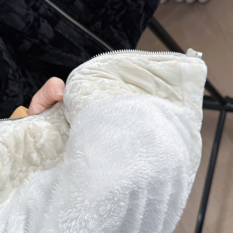 Пълнено яке от полиестерен плат и полиестер-памук пълнеж, без яка, средна дължина, дълги ръкави