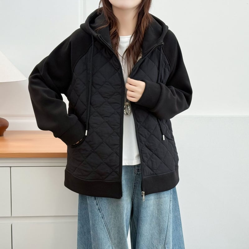 Дамско зимно палто с качулка, пухово- памучна изолация, плътна полиестерна тъкан, patchwork дизайн, цип отпред