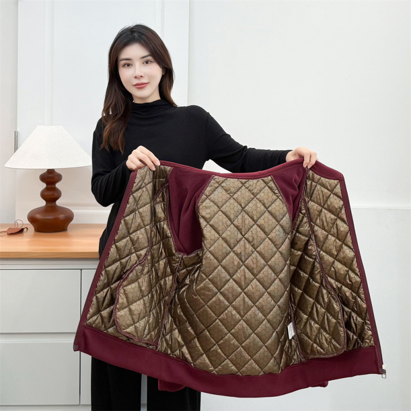 Дамско зимно палто с качулка, пухово- памучна изолация, плътна полиестерна тъкан, patchwork дизайн, цип отпред