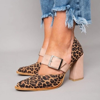 Moderne ženske sandale od velura, oštar nos, leopard uzorak, klinasti potpetica do 3 cm