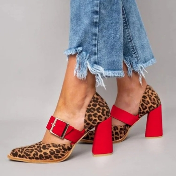 Moderne ženske sandale od velura, oštar nos, leopard uzorak, klinasti potpetica do 3 cm