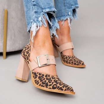 Moderne ženske sandale od velura, oštar nos, leopard uzorak, klinasti potpetica do 3 cm