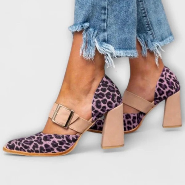 Moderne ženske sandale od velura, oštar nos, leopard uzorak, klinasti potpetica do 3 cm