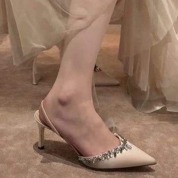 Egy pántos szatén szandál – hegyes orrú, belső juhbőrrel, gumitalppal (Őszi 2024)