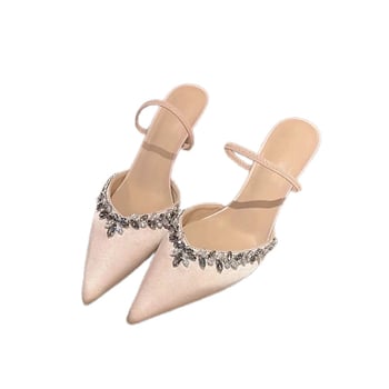 Egy pántos szatén szandál – hegyes orrú, belső juhbőrrel, gumitalppal (Őszi 2024)