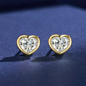 Szív alakú fülbevalók szimulált gyémántokkal, ezüst 925, elektroplatálás, könnyed luxus stílus (Fülbevalók; Anyag: Ezüst 925; Fülcsap anyag: 925 ezüst; Technika: Elektroplatálás; Tisztaság: 925)