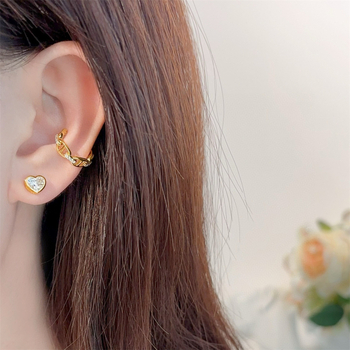 Szív alakú fülbevalók szimulált gyémántokkal, ezüst 925, elektroplatálás, könnyed luxus stílus (Fülbevalók; Anyag: Ezüst 925; Fülcsap anyag: 925 ezüst; Technika: Elektroplatálás; Tisztaság: 925)