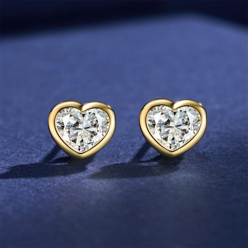 Szív alakú fülbevalók szimulált gyémántokkal, ezüst 925, elektroplatálás, könnyed luxus stílus (Fülbevalók; Anyag: Ezüst 925; Fülcsap anyag: 925 ezüst; Technika: Elektroplatálás; Tisztaság: 925)