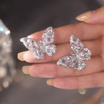 Naušnice od bakra i cirkonija, elektroplatirane, leptir dizajn s asimetričnim krilima, korejski stil, svjež i sladak dizajn