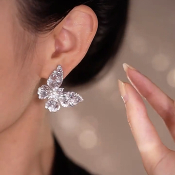 Naušnice od bakra i cirkonija, elektroplatirane, leptir dizajn s asimetričnim krilima, korejski stil, svjež i sladak dizajn