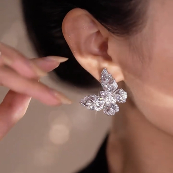 Naušnice od bakra i cirkonija, elektroplatirane, leptir dizajn s asimetričnim krilima, korejski stil, svjež i sladak dizajn